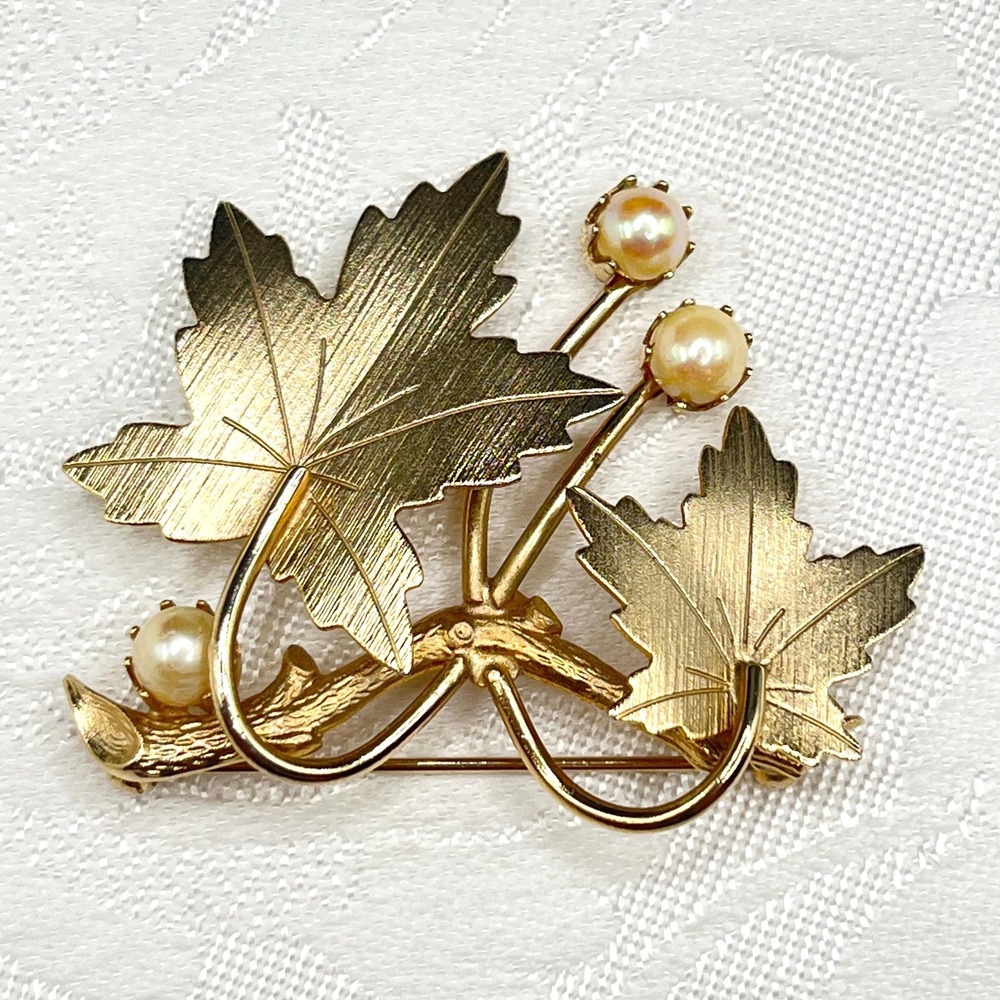Vintage SARAH COVENTRY Double Leaf & Faux Pearl Gold Tone 60s Brooch
